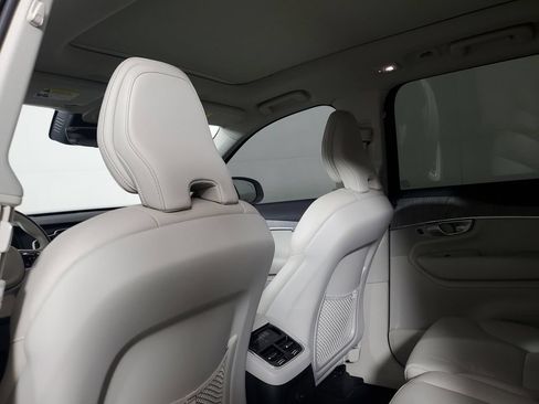 Certified 2025 Volvo XC90 T8 Core AWD/4WD image 16