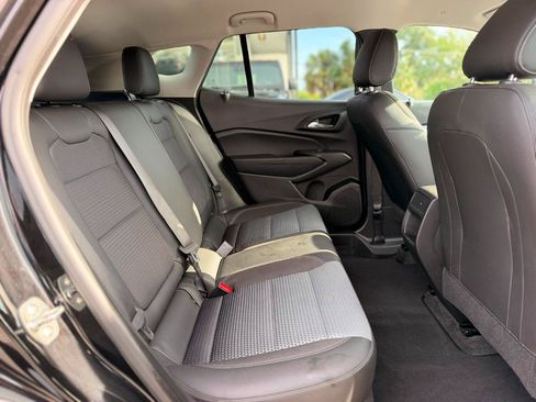 Used 2025 Chevrolet Trax LT FWD image 17