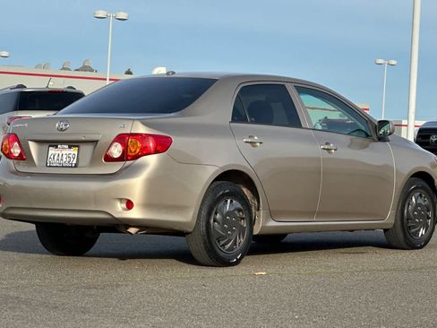 Used 2010 Toyota Corolla LE image 2