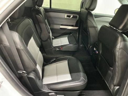 Used 2022 Ford Explorer XLT w/ Equipment Group 202A AWD/4WD image 20