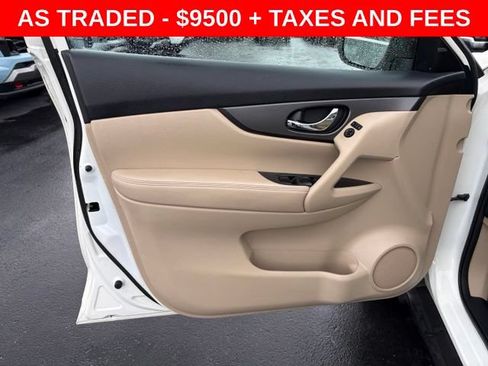 Used 2016 Nissan Rogue SV w/ SV Premium Package FWD image 12