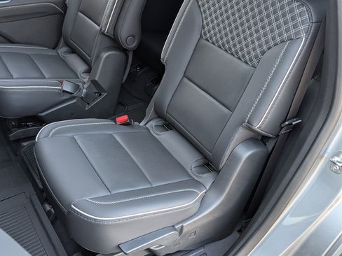 Used 2024 GMC Acadia Denali w/ Super Cruise Package image 18