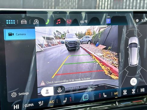 New 2026 Volkswagen Tiguan SE image 18