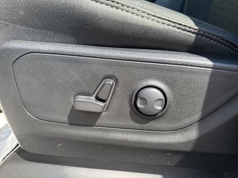 Used 2025 RAM 1500 Big Horn AWD/4WD image 9