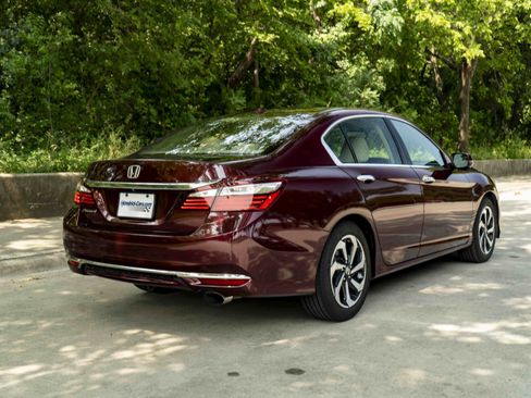 Used 2017 Honda Accord EX-L image 9