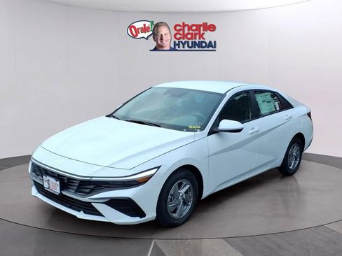 New 2026 Hyundai Elantra SE FWD image 1
