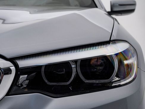 Used 2019 BMW 530e xDrive w/ Convenience Package image 7