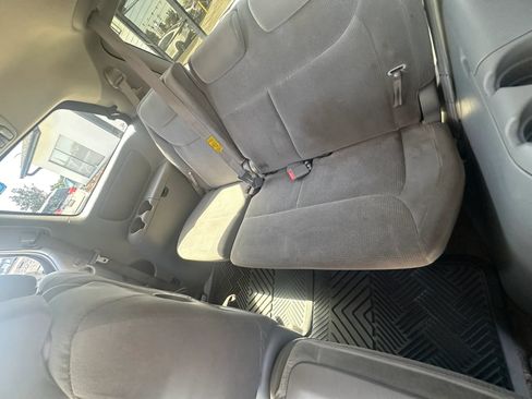 Used 2005 Toyota Sienna LE w/ LE Pkg 3 FWD image 48