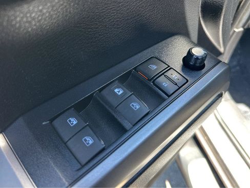 Used 2021 Toyota Tacoma SR5 RWD image 33