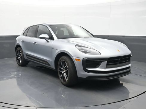 Certified 2023 Porsche Macan AWD/4WD image 24