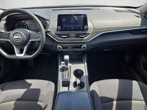 Used 2025 Nissan Altima 2.5 SV FWD image 15
