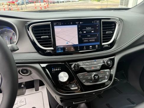 New 2027 Chrysler Pacifica Select w/ Family Tech Group FWD image 17
