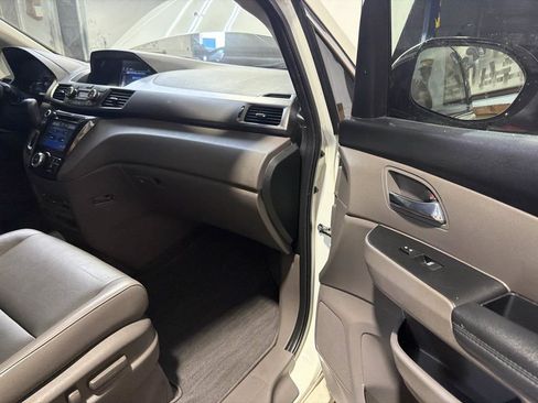 Used 2015 Honda Odyssey Touring Elite image 28