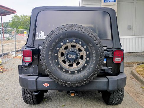 Used 2017 Jeep Wrangler Sport w/ Quick Order Package 24S AWD/4WD image 2