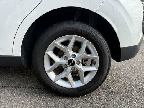 Used 2025 Kia Soul LX w/ LX Technology Package FWD image 9