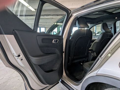 Certified 2023 Volvo XC40 Recharge Ultimate image 15