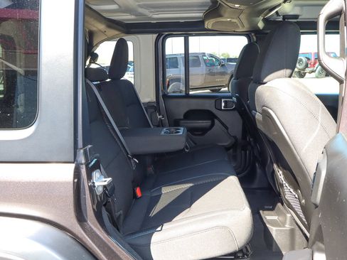 Used 2025 Jeep Wrangler Unlimited Rubicon 4xe w/ Convenience Group AWD/4WD image 26