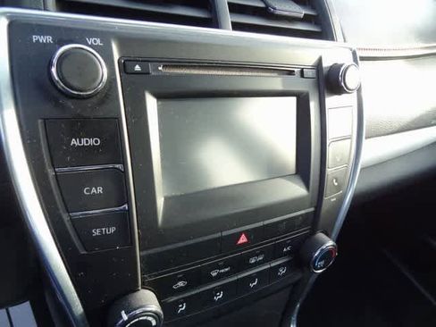 Used 2015 Toyota Camry SE image 12