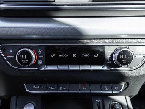 Used 2025 Audi Q5 2.0T Premium image 18