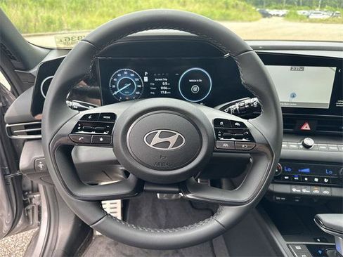 New 2025 Hyundai Elantra SEL image 23