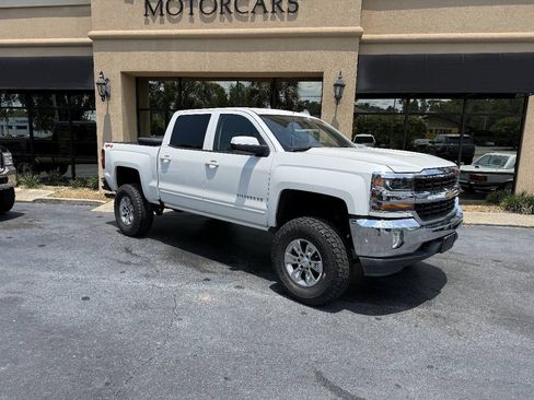 Used 2018 Chevrolet Silverado 1500 LT w/ All Star Edition AWD/4WD image 2