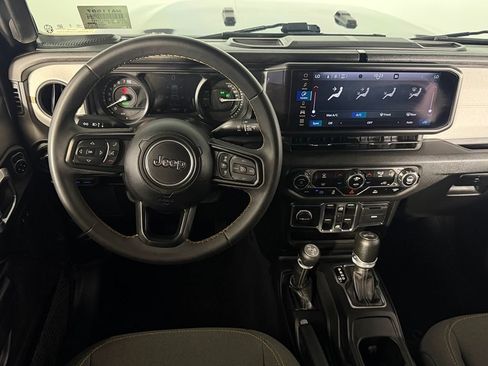 Used 2024 Jeep Wrangler Unlimited AWD/4WD image 16