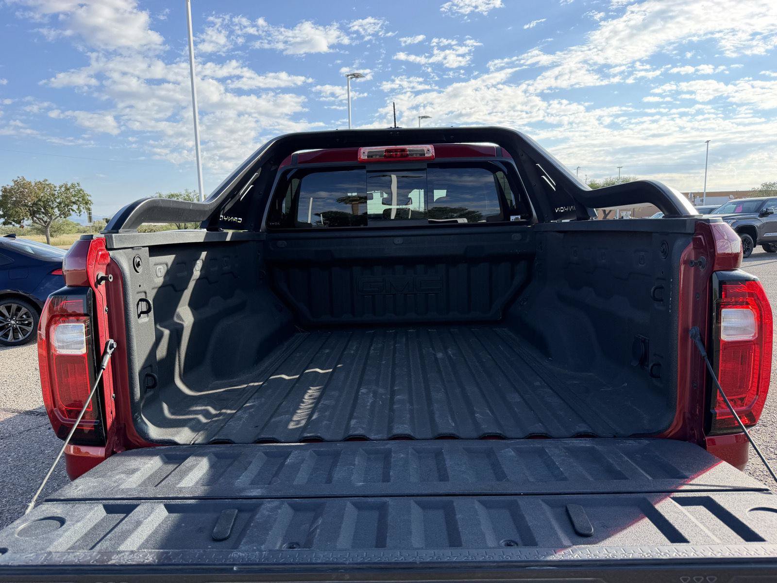 Used 2025 GMC Canyon AT4 w/ Nightfall Edition AWD/4WD image 5
