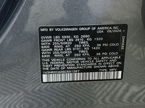 Used 2025 Volkswagen Atlas SE image 31