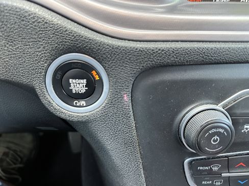 Used 2023 Dodge Charger SXT image 31