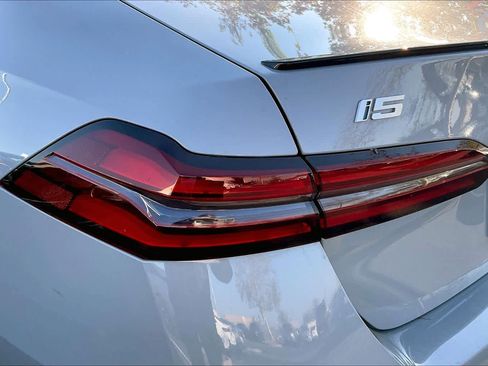 Used 2025 BMW i5 eDrive40i w/ M Sport Package image 30