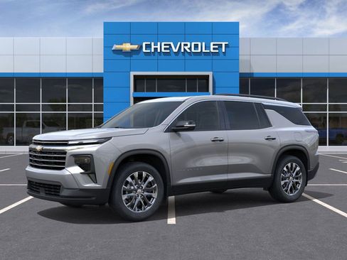 New 2026 Chevrolet Traverse LT w/ Sun and Wheel Package FWD image 2