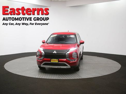 Used 2023 Mitsubishi Outlander SE image 52