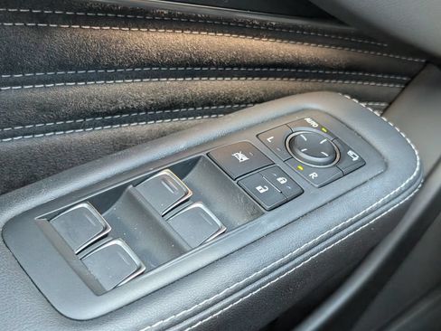 Used 2025 Lexus LS 500 w/ Accessory Package (Z1) RWD image 16