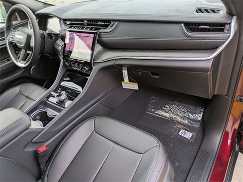 New 2025 Jeep Grand Cherokee Limited w/ Black Appearance Package image 29