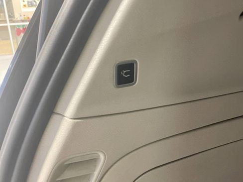 Used 2023 Chrysler Pacifica Touring-L w/ Uconnect Theater Family Group image 14