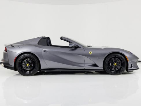 Used 2021 Ferrari 812 GTS RWD image 2