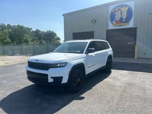 Used 2024 Jeep Grand Cherokee L Altitude AWD/4WD image 7