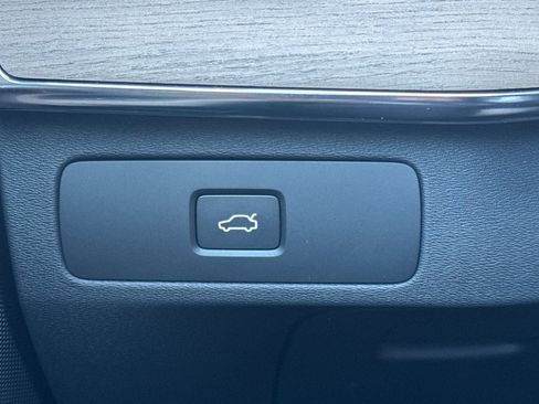 New 2026 Volvo XC90 B6 Core image 32