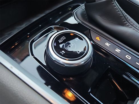 Used 2024 Chevrolet Colorado ZR2 w/ Technology Package image 40