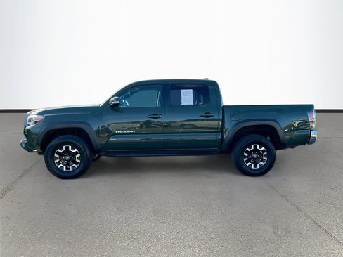 Used 2022 Toyota Tacoma TRD Off-Road AWD/4WD image 4