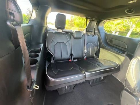 Certified 2026 Chrysler Pacifica Limited w/ S Appearance Package FWD image 18