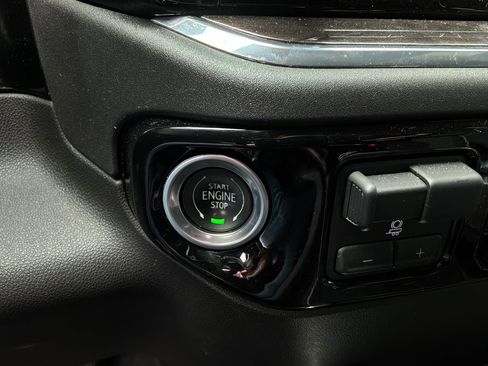 Used 2022 Chevrolet Silverado 1500 LTZ AWD/4WD image 26