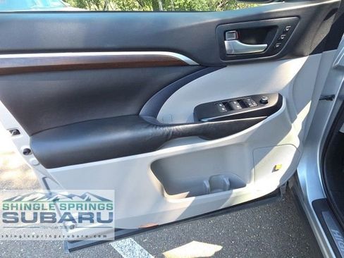 Used 2016 Toyota Highlander Limited AWD/4WD image 34