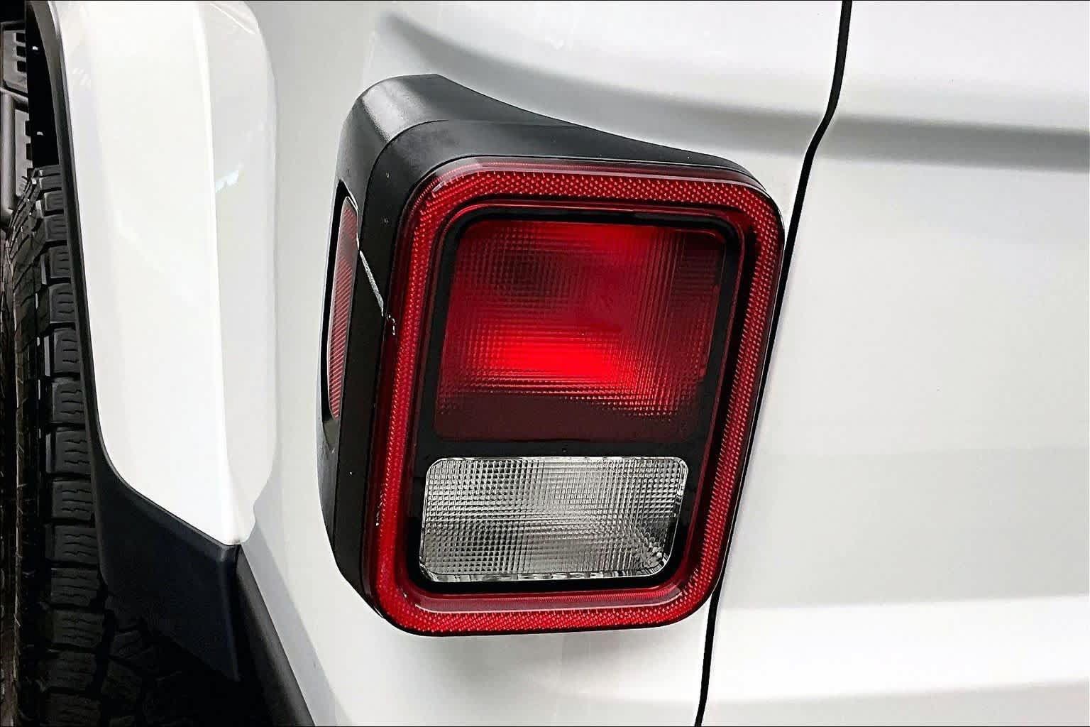 Used 2022 Jeep Gladiator Sport AWD/4WD image 26