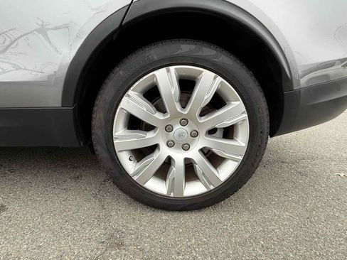 Used 2020 Land Rover Discovery HSE image 32