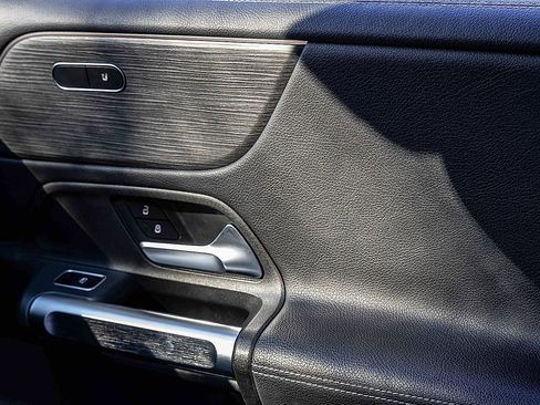 Used 2022 Mercedes-Benz GLB 250 GLB 250 image 16