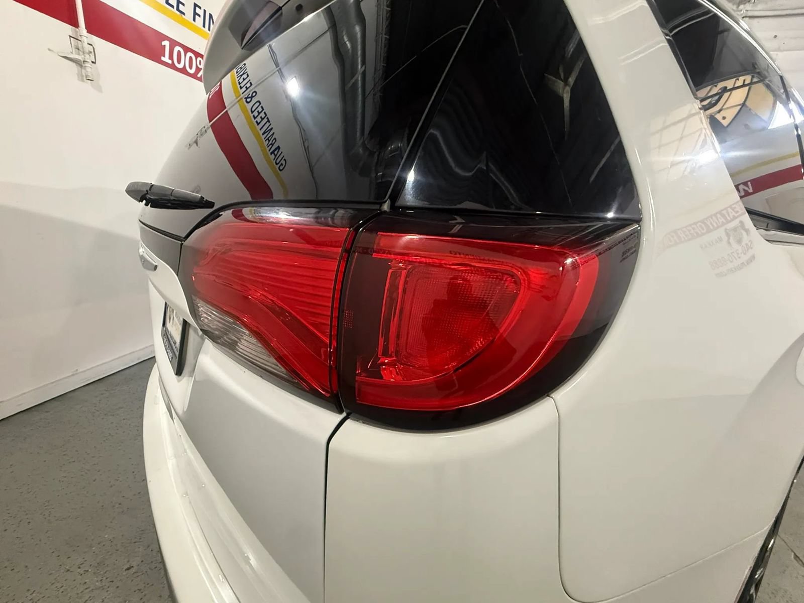 Used 2018 Chrysler Pacifica Touring-L FWD image 20