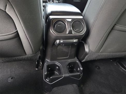 Used 2019 Jeep Wrangler Unlimited Sport image 17