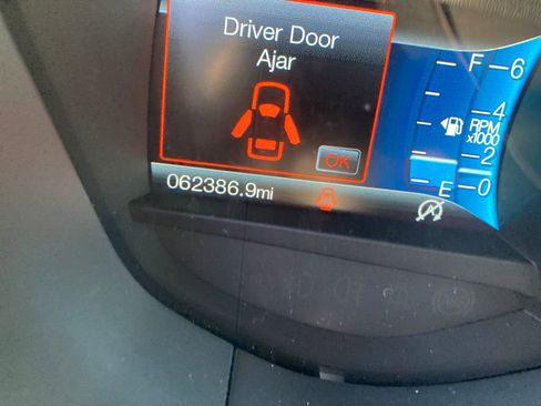 Used 2017 Ford Fusion SE w/ Fusion SE Technology Package image 20