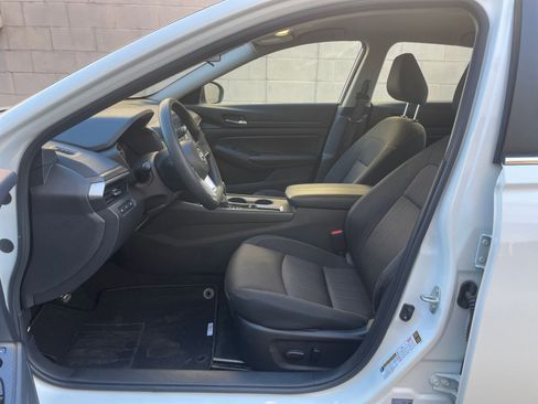 Used 2025 Nissan Altima 2.5 SV image 27